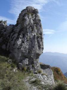 Xtrallusion photo library of independent, self-guided walking and sightseeing holidays in Italy. Pictures, images, photos and photographs taken along the way of this 1-day walking itinerary, to give you a visual impression of the day's walk.